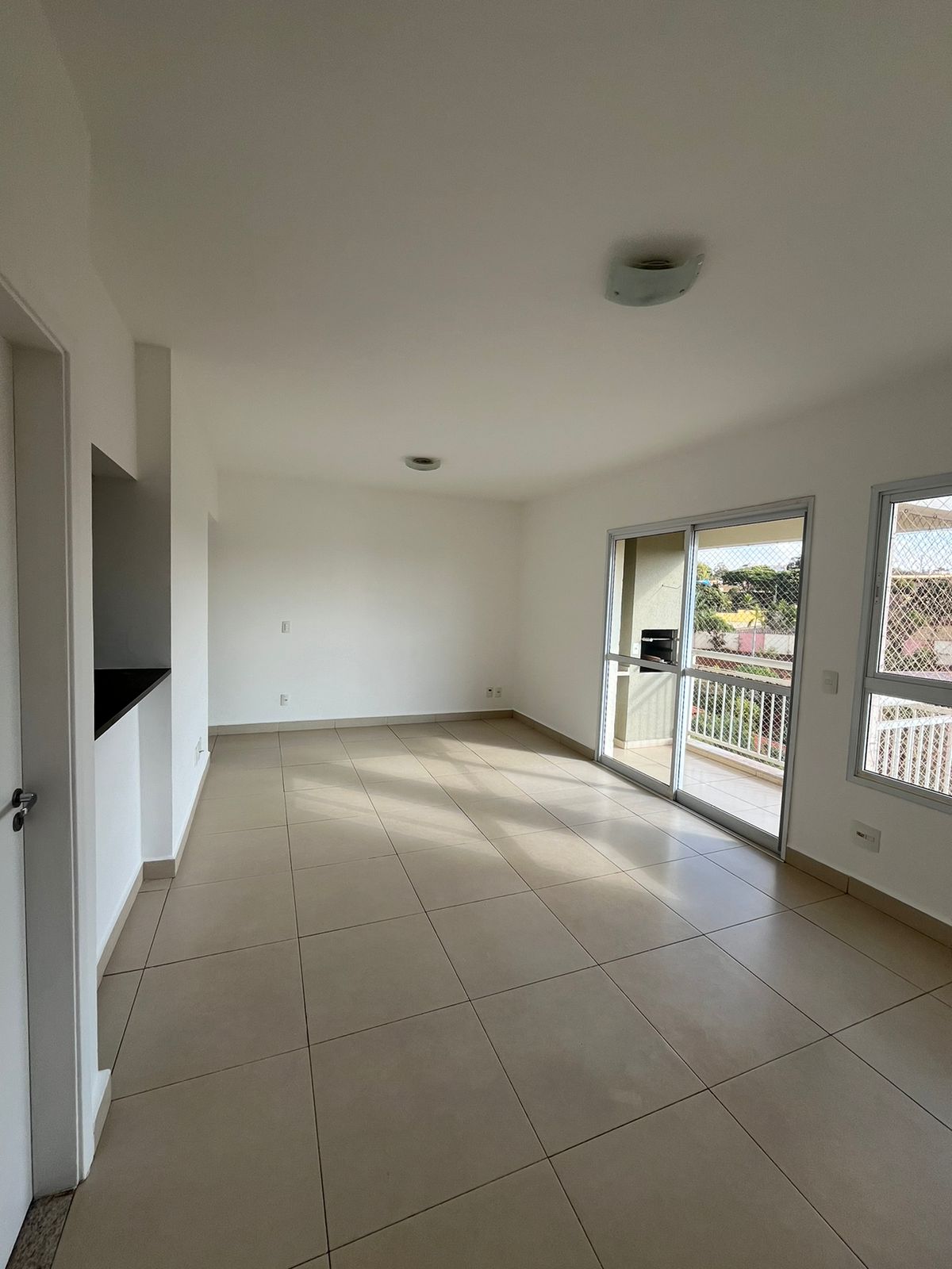 Apartamento com 03 Quartos Sendo 01 Suíte - Ao Lado do Praia Clube