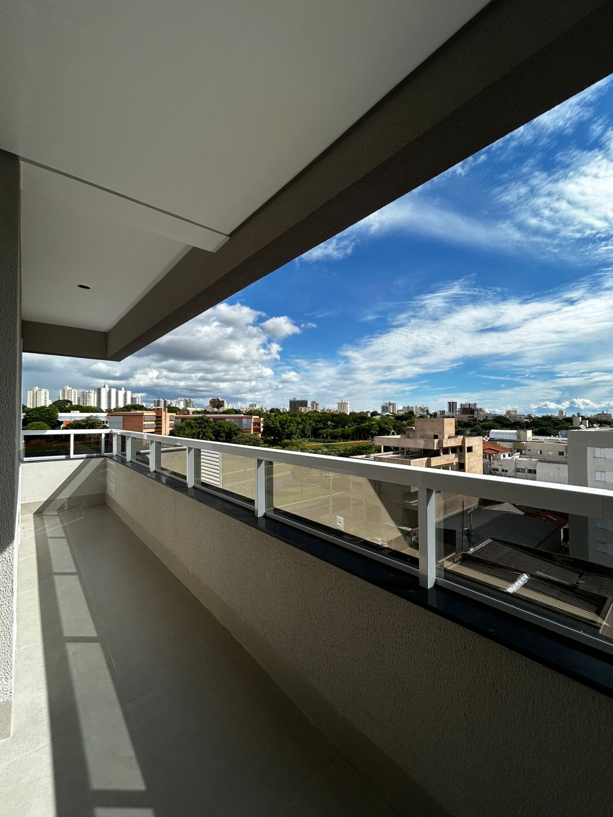 Apartamentos prontos para morar no Saraiva - 03 quartos sendo 01 suíte e 02 semi suítes
