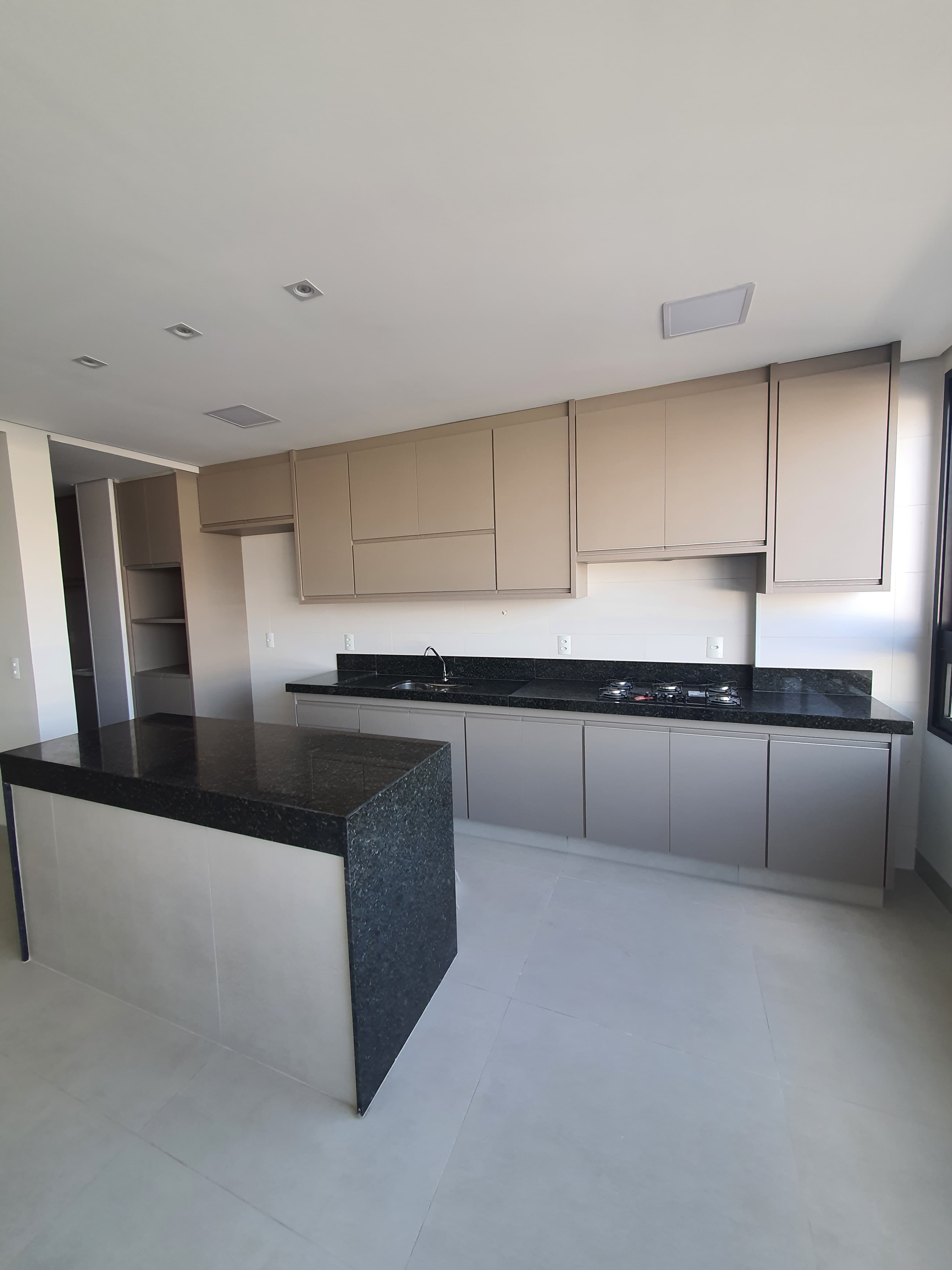 Apartamento com 03 Quartos Sendo 01 Suíte Master com Closet - Bairro Brasil