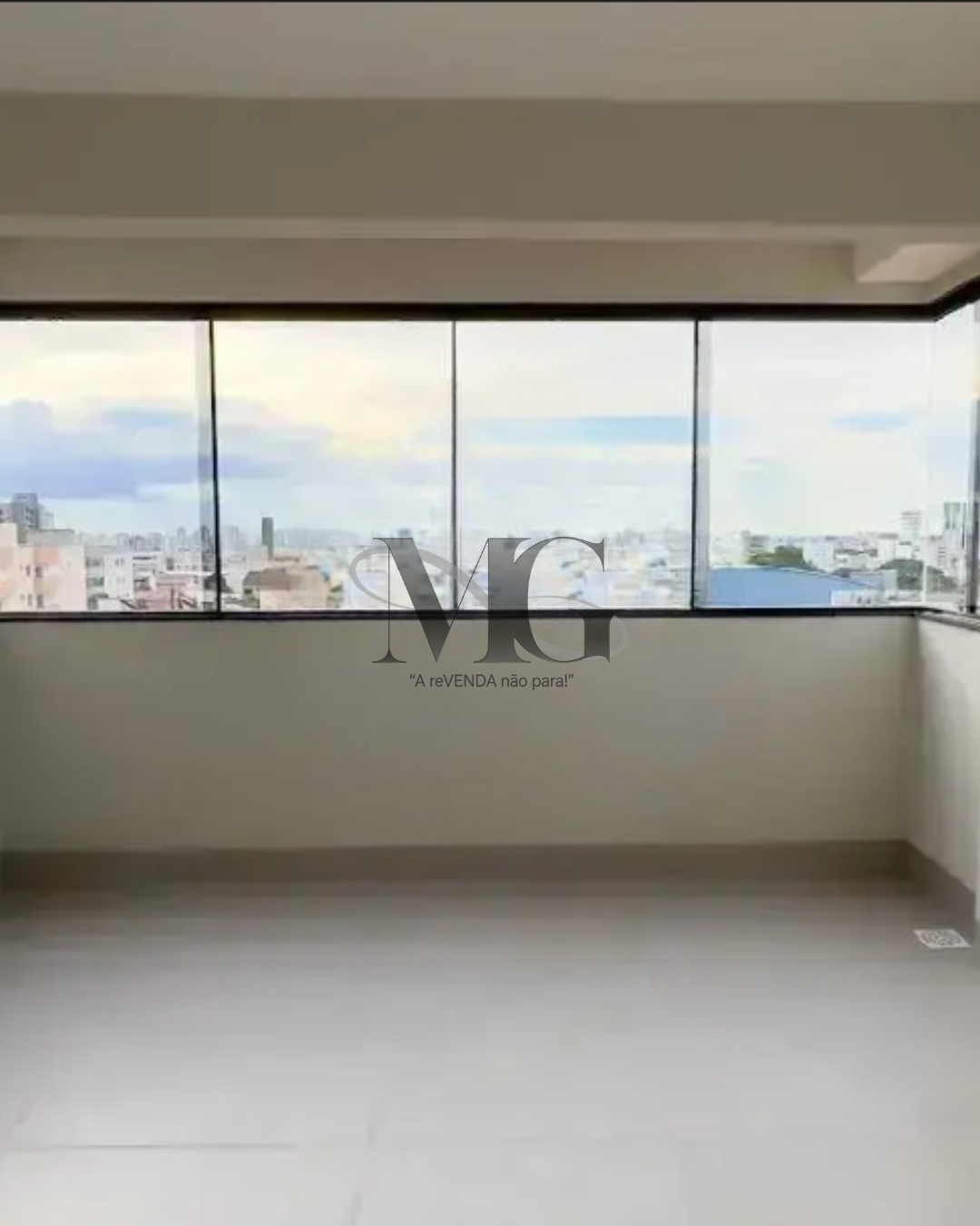 Apartamento à venda no Bairro Santa Mônica - 03 quartos sendo 01 suíte — foto 1